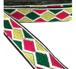 Embroidery Harlequin embroidery - Pink, yellow, green and white - 45 mm