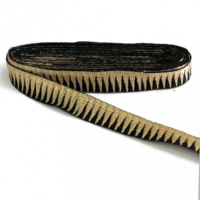 Rubaneries Bordure noire avec des fils dorés en forme de pics - 30 mm
