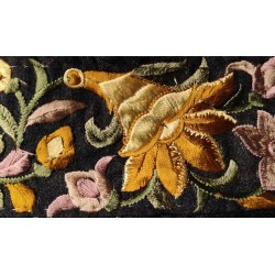 Inicio Bordado de seda negro en tonos amarillos, rosas y verde de 6,5 cm de ancho babachic
