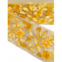 Accueil Ruban floral brodé dans les tons jaunes de petites paillettes sur tissu tulle 40 mm Babachic by Moodywood