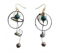 Home Long black and blue earrings with a very vintage style