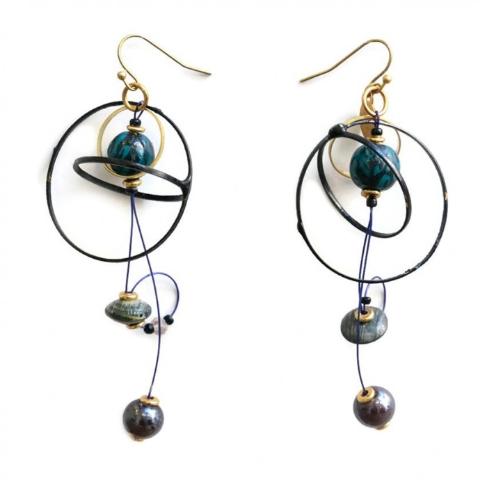 Long black and blue earrings with a very vintage style